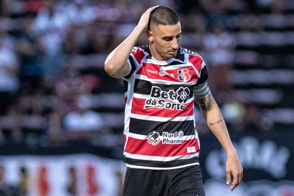 Recife, PE, 29/06/2025 - SANTA CRUZ X CENTRAL - Na tarde deste domingo(29), a equipe do Santa Cruz recebeu a equipe do Central no est&aacute;dio do Arruda pelo Campeonato Brasileiro da Serie D 2025. Jogador do Santa Cruz, Thiago Galhardo