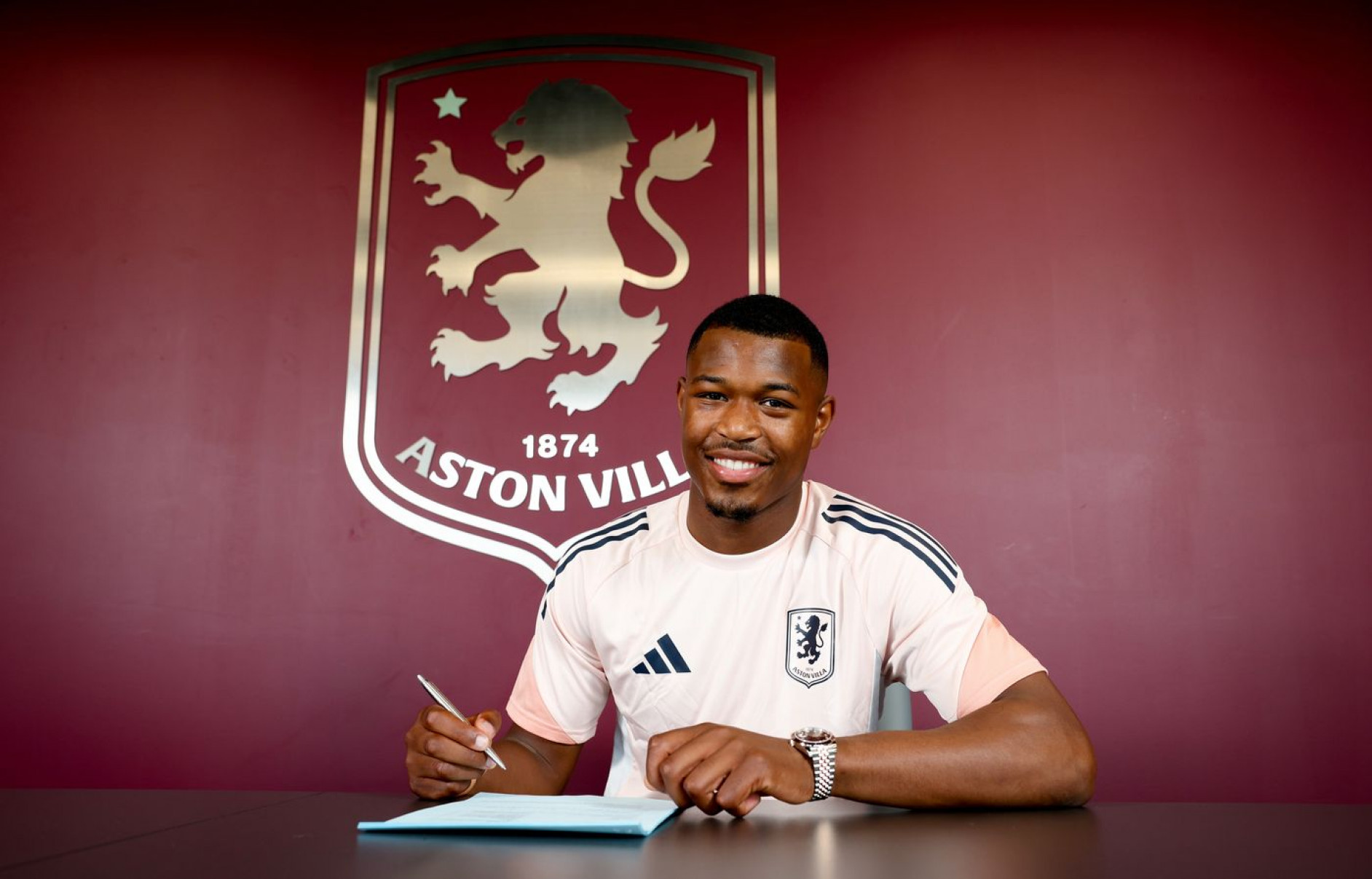 Divulgação/Aston Villa