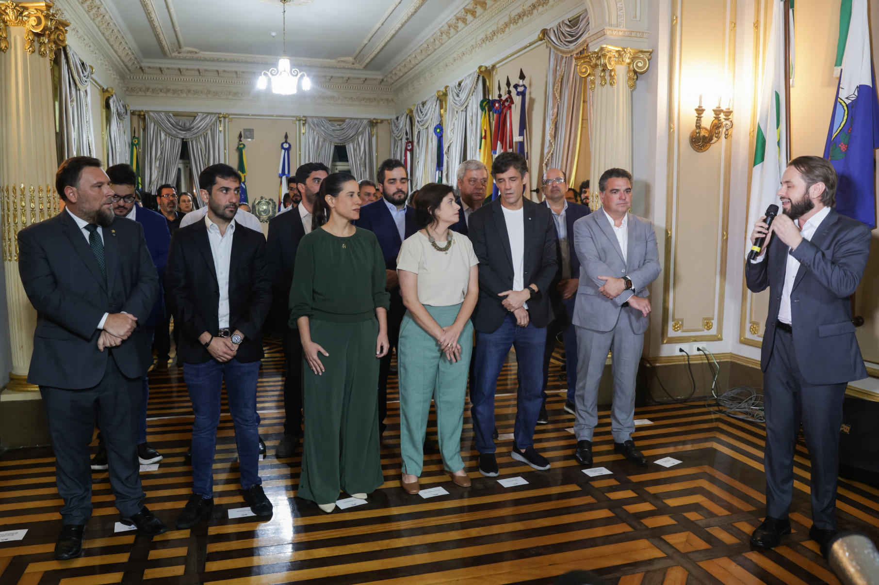 Cerimônia no Palácio do Campo das Princesas reúne políticos