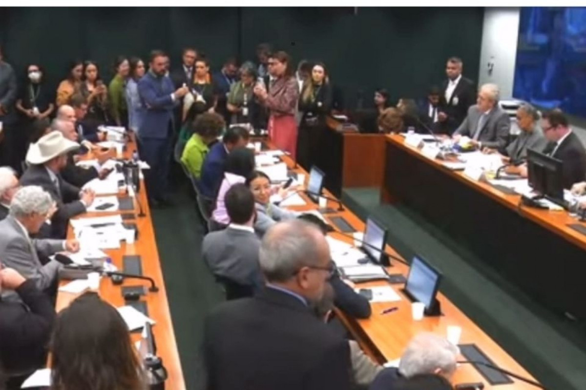 Após voltar a ser insultada no Congresso, Marina se diz 'terrivelmente agredida'