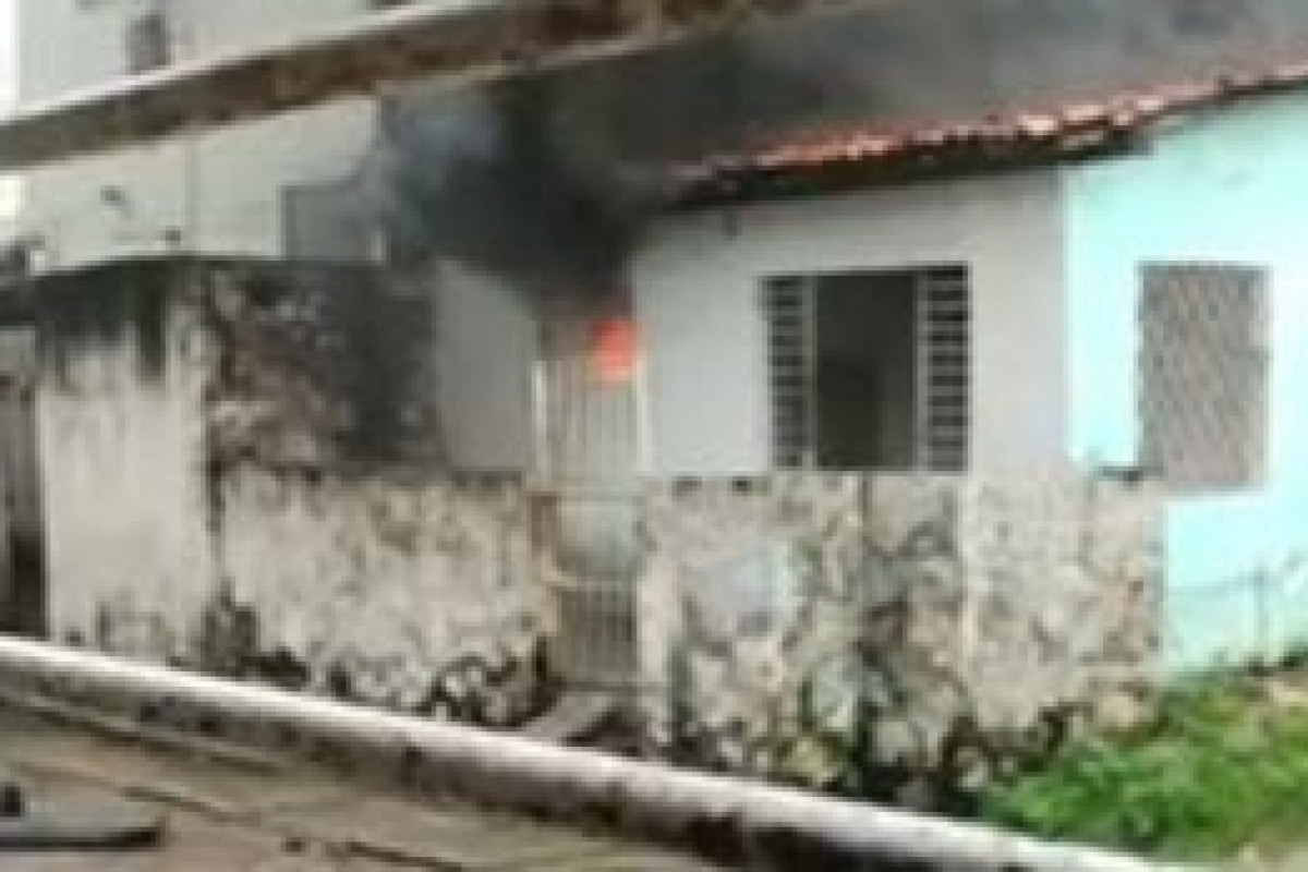 Imóvel fica na Rua Cinco, no bairro de Cajueiro Seco, em Jaboatão dos Guararapes, no Grande Recife/Foto: Reprodução/TV Guararapes