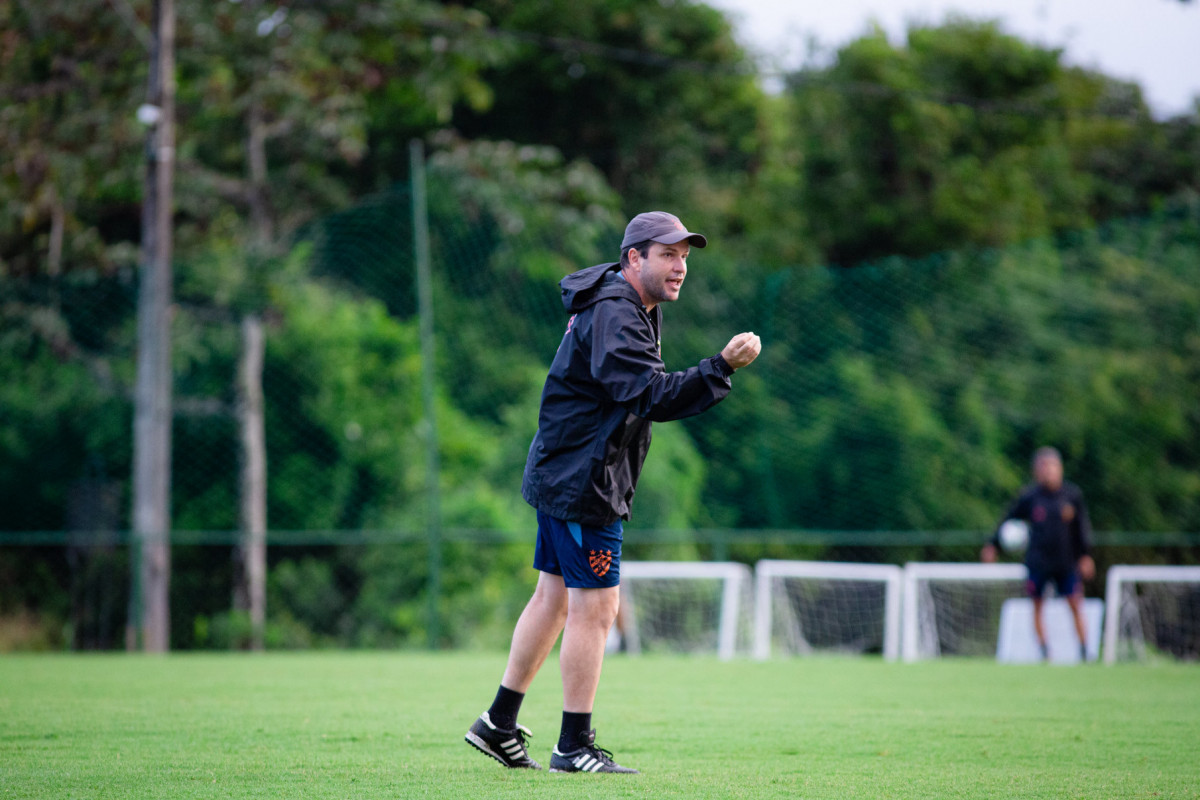 Técnico Daniel Paulista durante treino do Sport (Paulo Paiva/Sport Recife) Técnico Daniel Paulista durante treino do Sport/Paulo Paiva/Sport Recife
