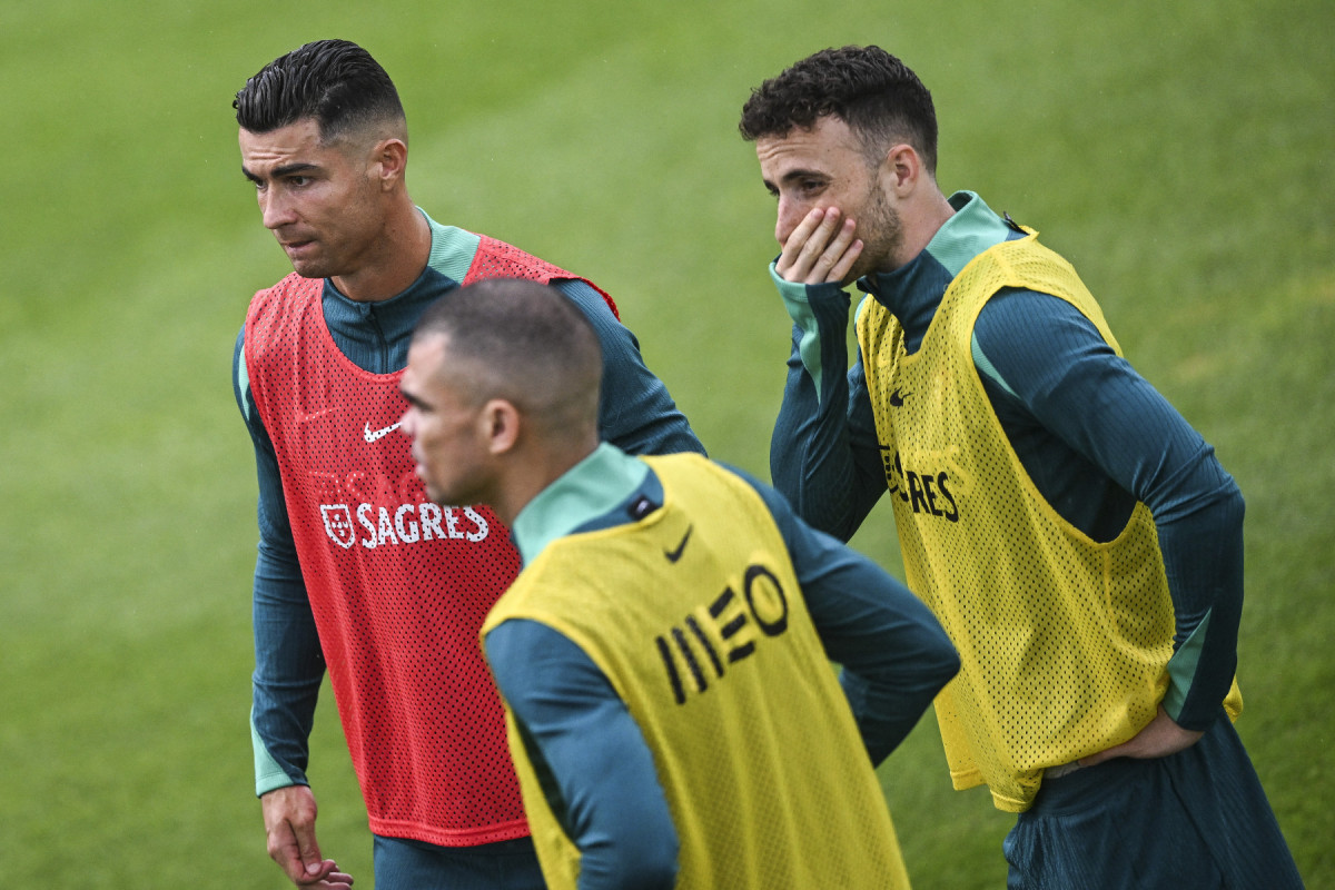 Cristiano Ronaldo e Diogo Jota atuavam juntos pela Seleção Portuguesa/PATRICIA DE MELO MOREIRA / AFP
