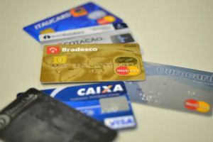 No Recife, cerca de 90,7% das fam&iacute;lias que possuem d&iacute;vidas est&atilde;o endividadas com o cart&atilde;o de cr&eacute;dito
