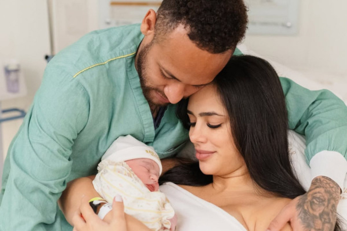 Neymar e Bruna Biancardi compartilharam fotos da segunda filha do casal. (Foto: Reprodução/Redes Sociais) Neymar e Bruna Biancardi compartilharam fotos da segunda filha do casal./Foto: Reprodução/Redes Sociais