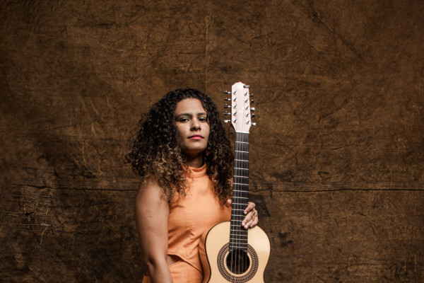 Violonista pernambucana Laís de Assis fará participação especial