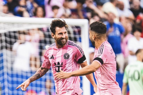 Messi e Jordi Alba, ex-companheiros do Barcelona (Divulgação/ Inter Miami) Messi e Jordi Alba, ex-companheiros do Barcelona/Divulgação/ Inter Miami