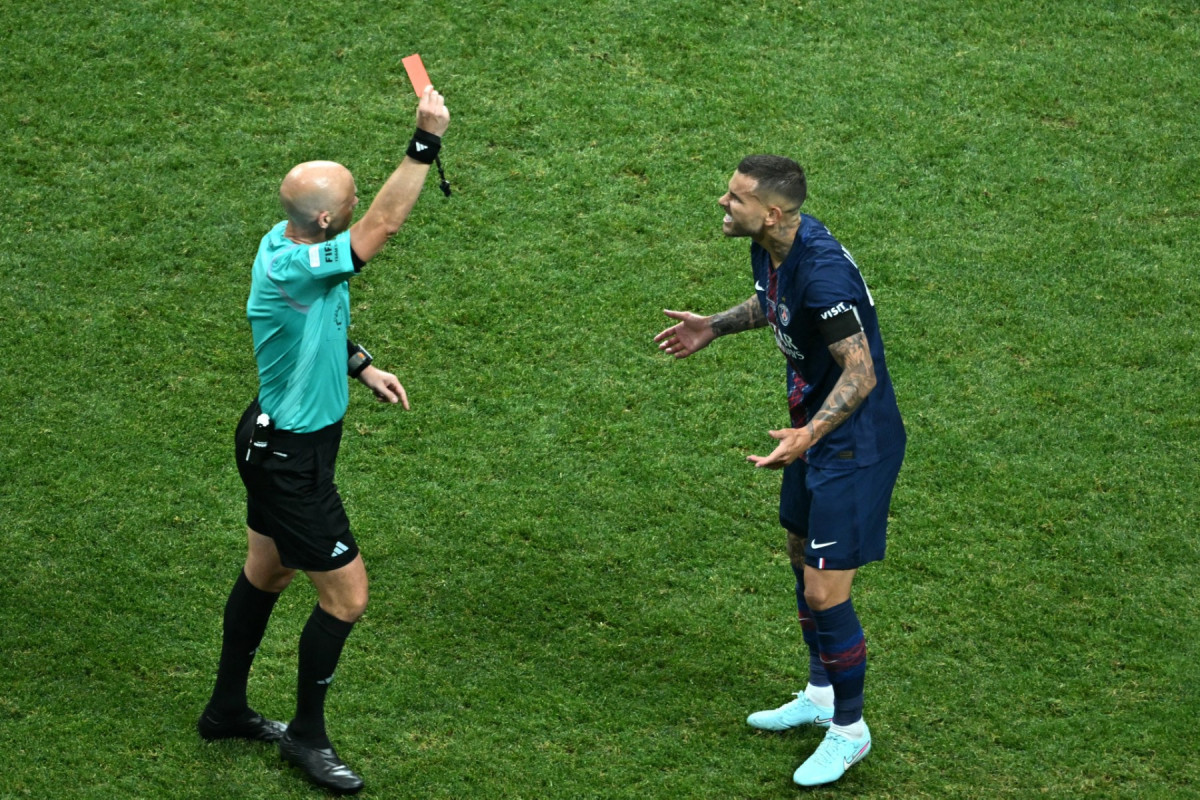 Lucas Hernández foi expulso na semifinal do Mundial de Clubes, contra o Bayern de Munique (ROBERTO SCHMIDT / AFP) Lucas Hernández foi expulso na semifinal do Mundial de Clubes, contra o Bayern de Munique /ROBERTO SCHMIDT / AFP