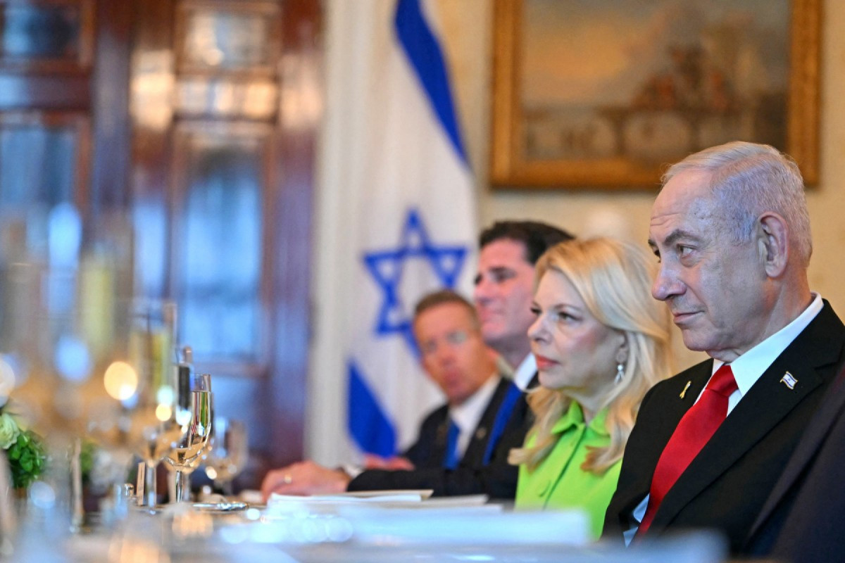O primeiro-ministro israelense, Benjamin Netanyahu, encontra-se com o presidente americano, Donald Trump, que não foi visto no Salão Azul da Casa Branca, em Washington, D.C., em 7 de julho de 2025. O primeiro-ministro Netanyahu se reunirá na segunda-feira com o presidente Trump, que expressou a esperança de um 