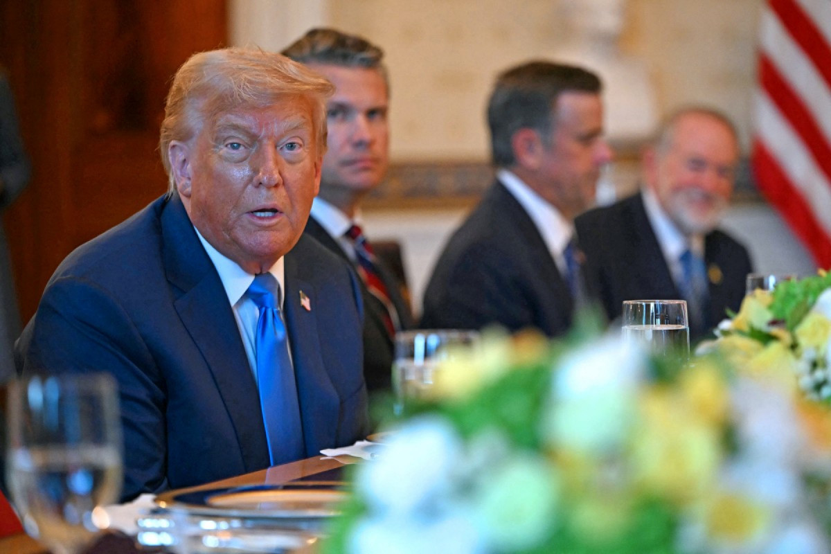 O presidente dos EUA, Donald Trump, encontra-se com o primeiro-ministro israelense, Benjamin Netanyahu, que não foi visto no Salão Azul da Casa Branca, em Washington, D.C., em 7 de julho de 2025. O primeiro-ministro Netanyahu se encontrará na segunda-feira com o presidente Trump, que expressou a esperança de um 