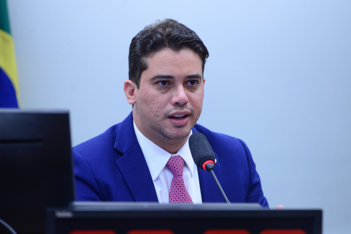 Deputado Júnior Mano (Billy Boss/Câmara dos Deputados) Deputado Júnior Mano/Billy Boss/Câmara dos Deputados