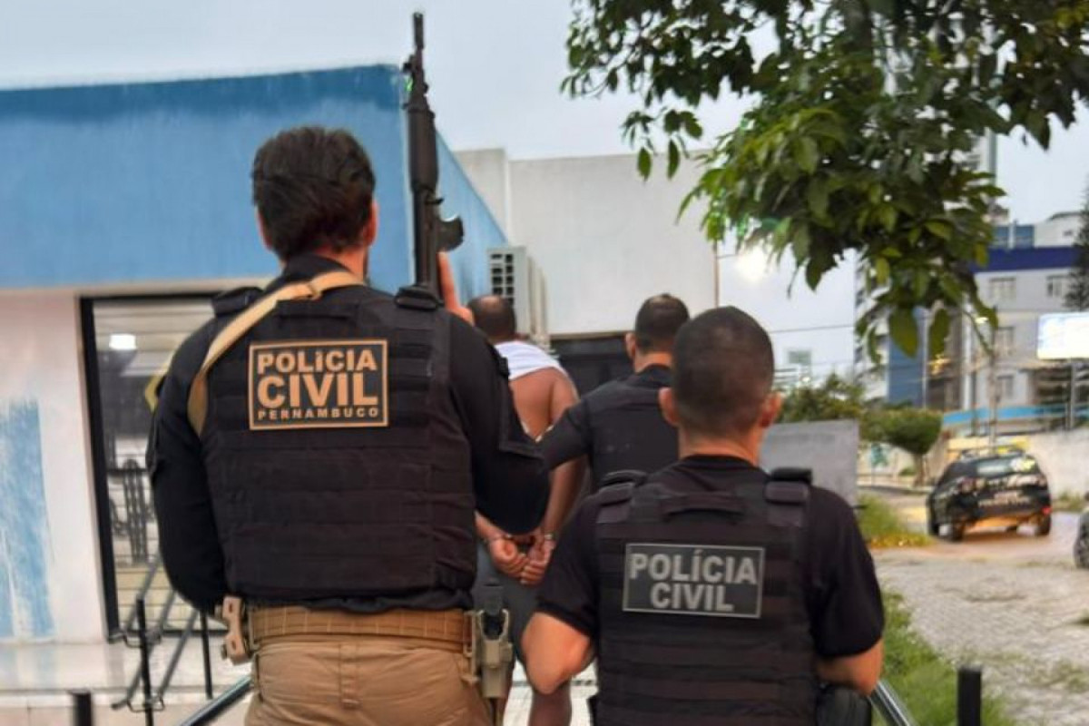 Ao todo, foram empregados na operação 75 Policiais Civis, entre delegados, agentes e escrivães.
(Foto: Divulgação / PCPE) Ao todo, foram empregados na operação 75 Policiais Civis, entre delegados, agentes e escrivães.
/Foto: Divulgação / PCPE
