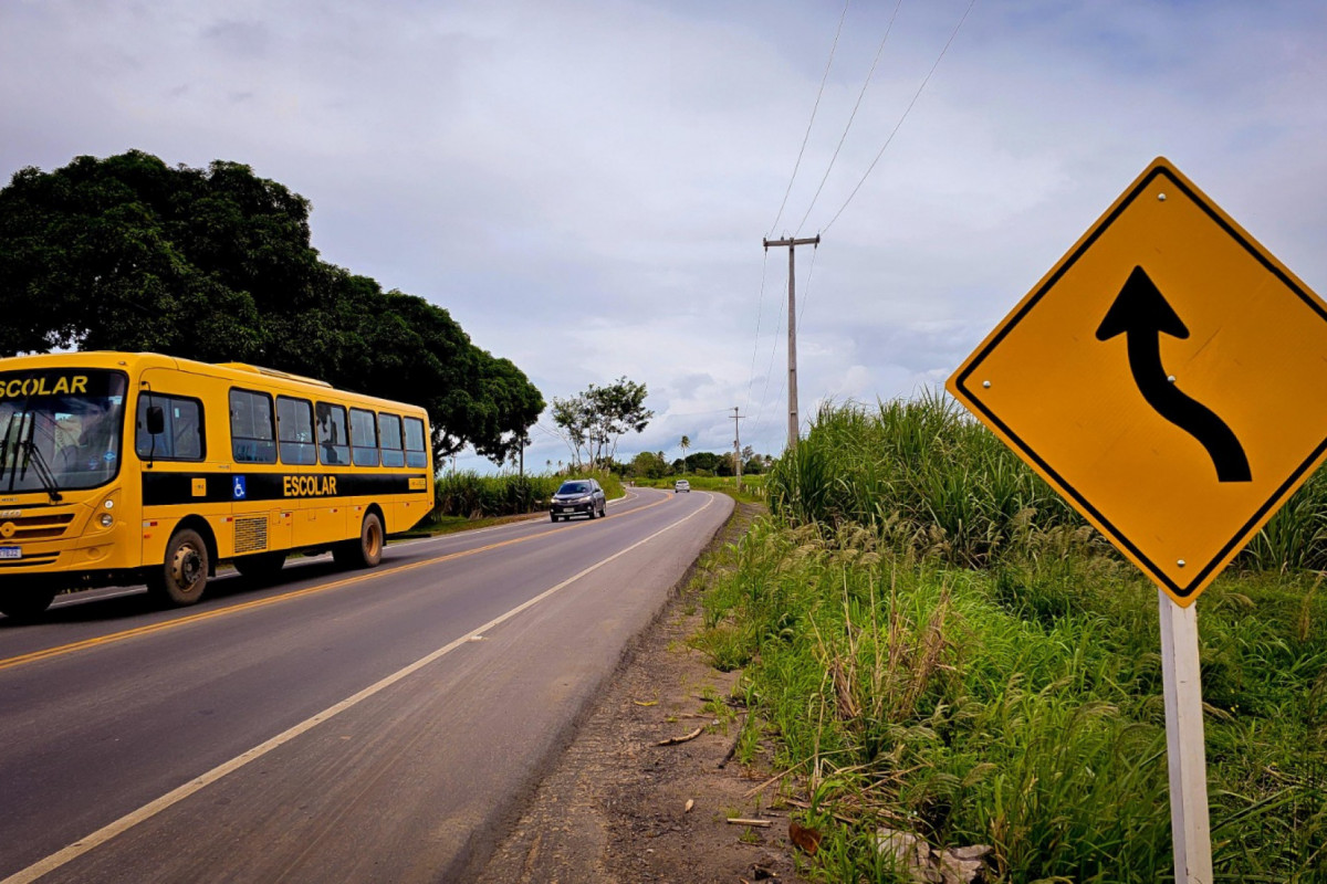 Governo Raquel Lyra entrega PE-062 requalificada e reforça desenvolvimento da Mata Norte
