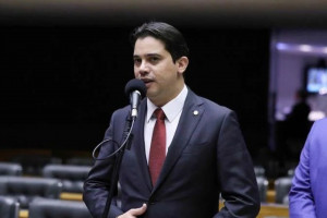 Deputado federal Júnior Mano (PSB-CE)
