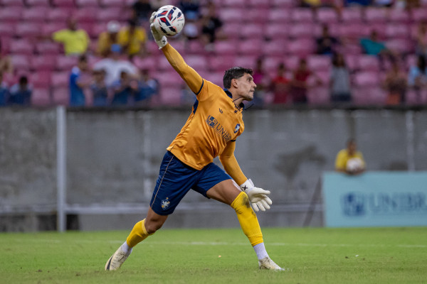 São Lourenço da Mata, PE, 30/05/2025 - RETRÔ X GUARANI - Na tarde deste sábado(31), a equipe do Retrô recebeu a equipe do Guarani pelo Campeonato Brasileiro da Serie C 2025. Goleiro Volpi