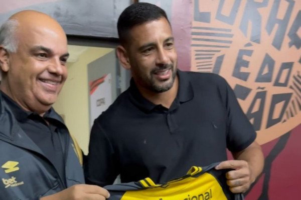 Yuri Romão e Diego Souza antes da partida entre Sport x Ceará