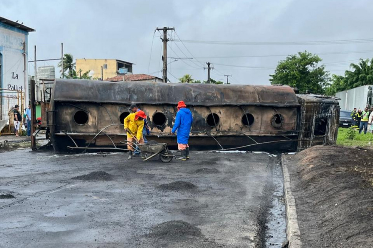 Segundo o Corpo de Bombeiros Militar de Pernambuco (CBMPE), existe uma quantidade residual de combustível Segundo o Corpo de Bombeiros Militar de Pernambuco (CBMPE), existe uma quantidade residual de combustível