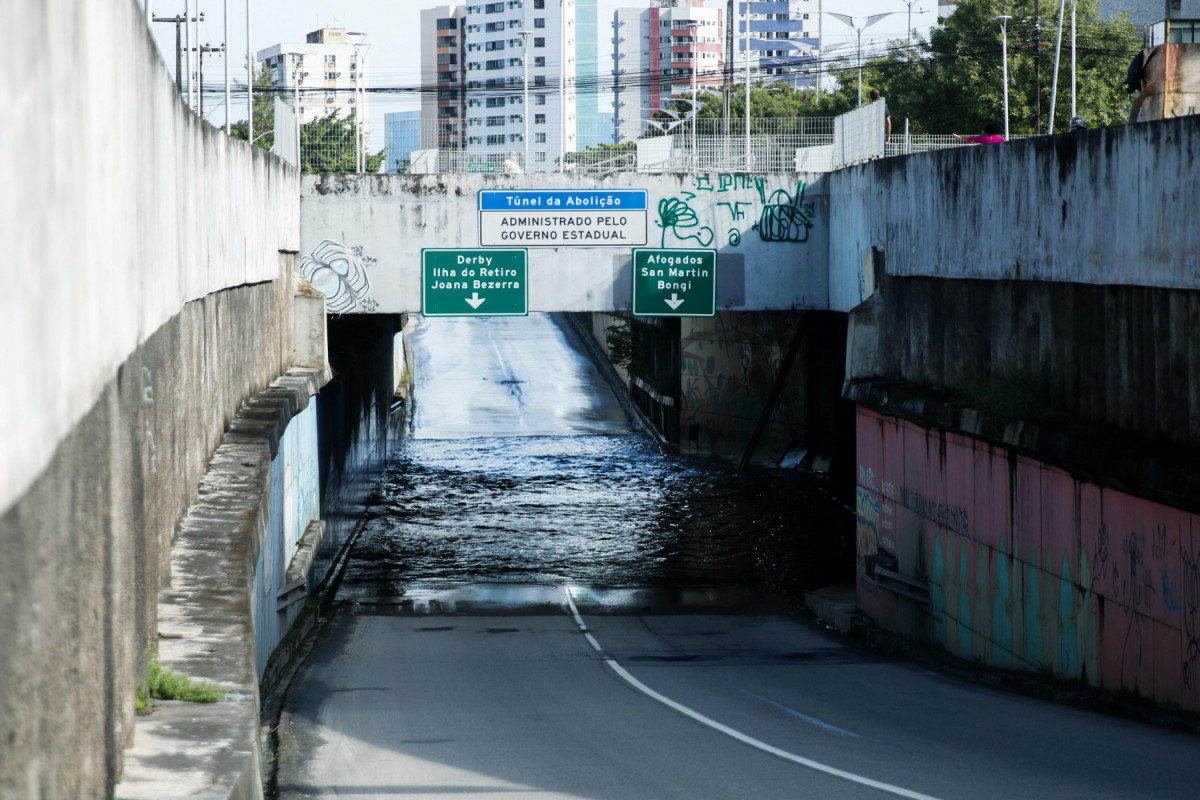 Alagamento no Túnel da Abolição (Marina Torres/DP) Alagamento no Túnel da Abolição/Marina Torres/DP