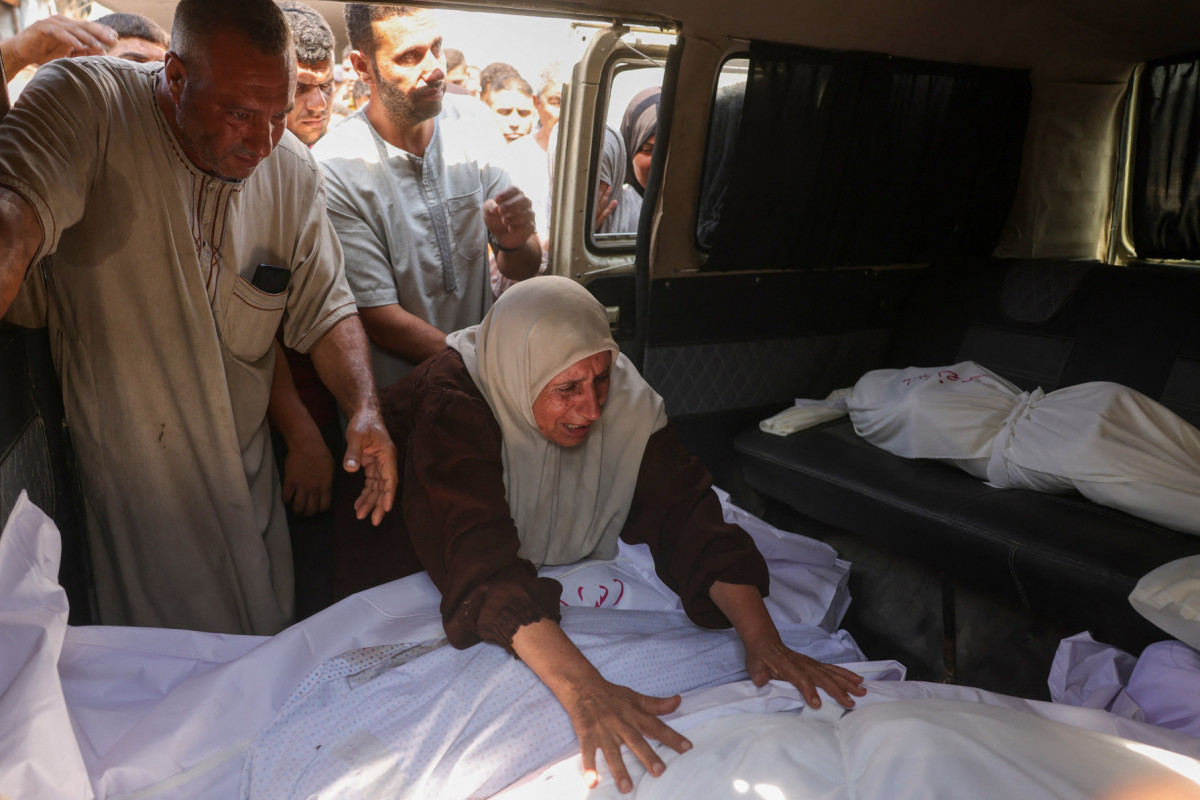 Uma mulher palestina lamenta a morte de um parente em um ataque israelense noturno à escola Halima Saadiya, durante um funeral em Jabalia, no norte da Faixa de Gaza, em 11 de julho de 2025. (Foto de BASHAR TALEB / AFP) ( AFP) Uma mulher palestina lamenta a morte de um parente em um ataque israelense noturno à escola Halima Saadiya, durante um funeral em Jabalia, no norte da Faixa de Gaza, em 11 de julho de 2025. (Foto de BASHAR TALEB / AFP)/ AFP