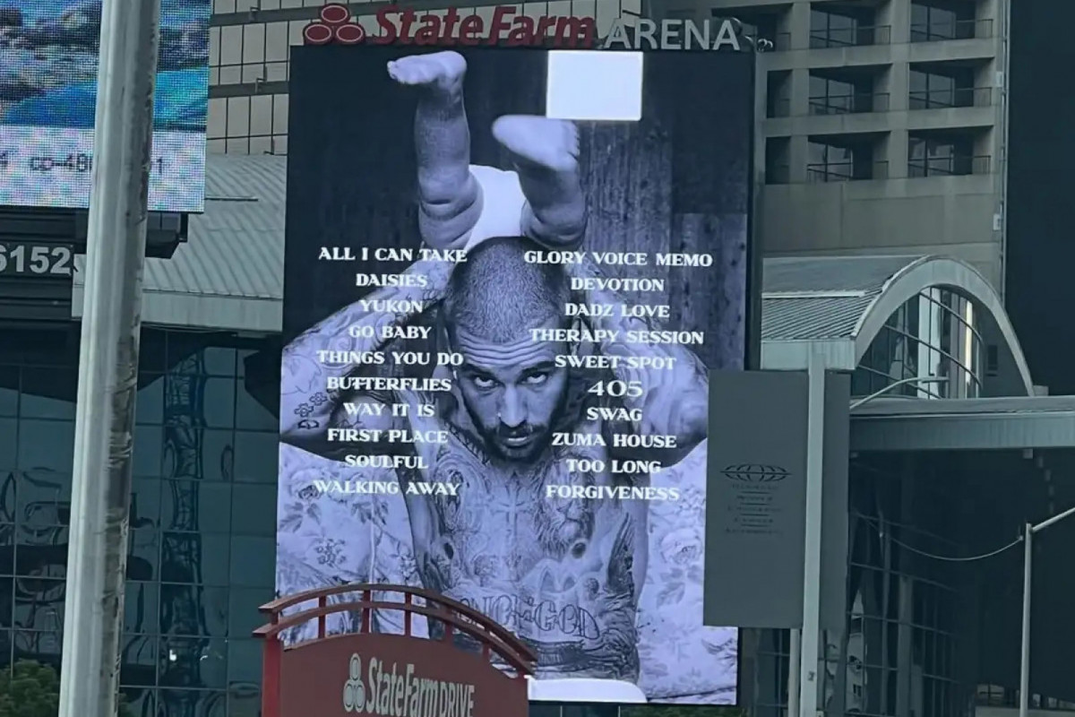 Tracklist do álbum SWAG, de Justin Bieber, em outdoor
