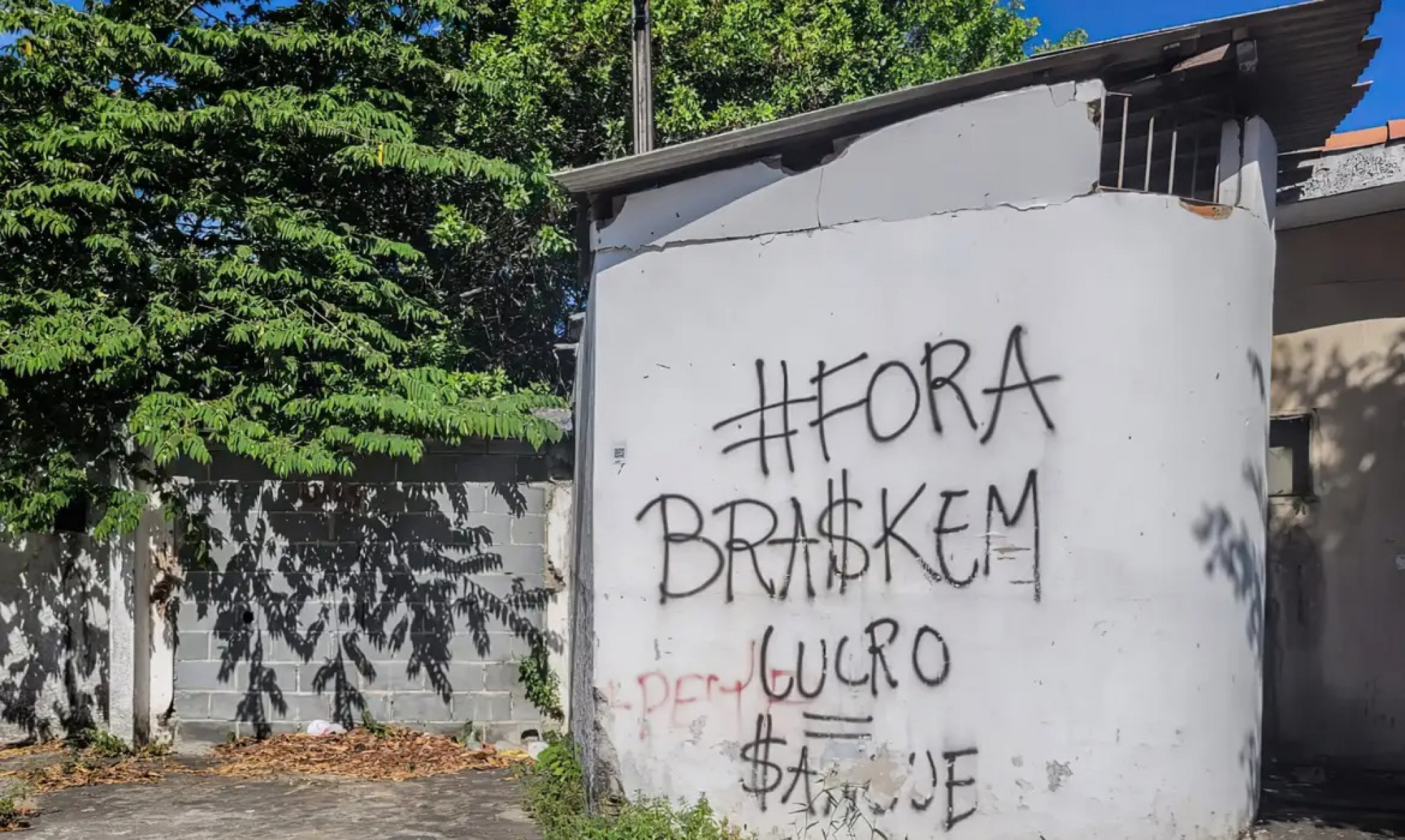 O desastre foi causado pela extração de sal-gema desenvolvida pela companhia na região