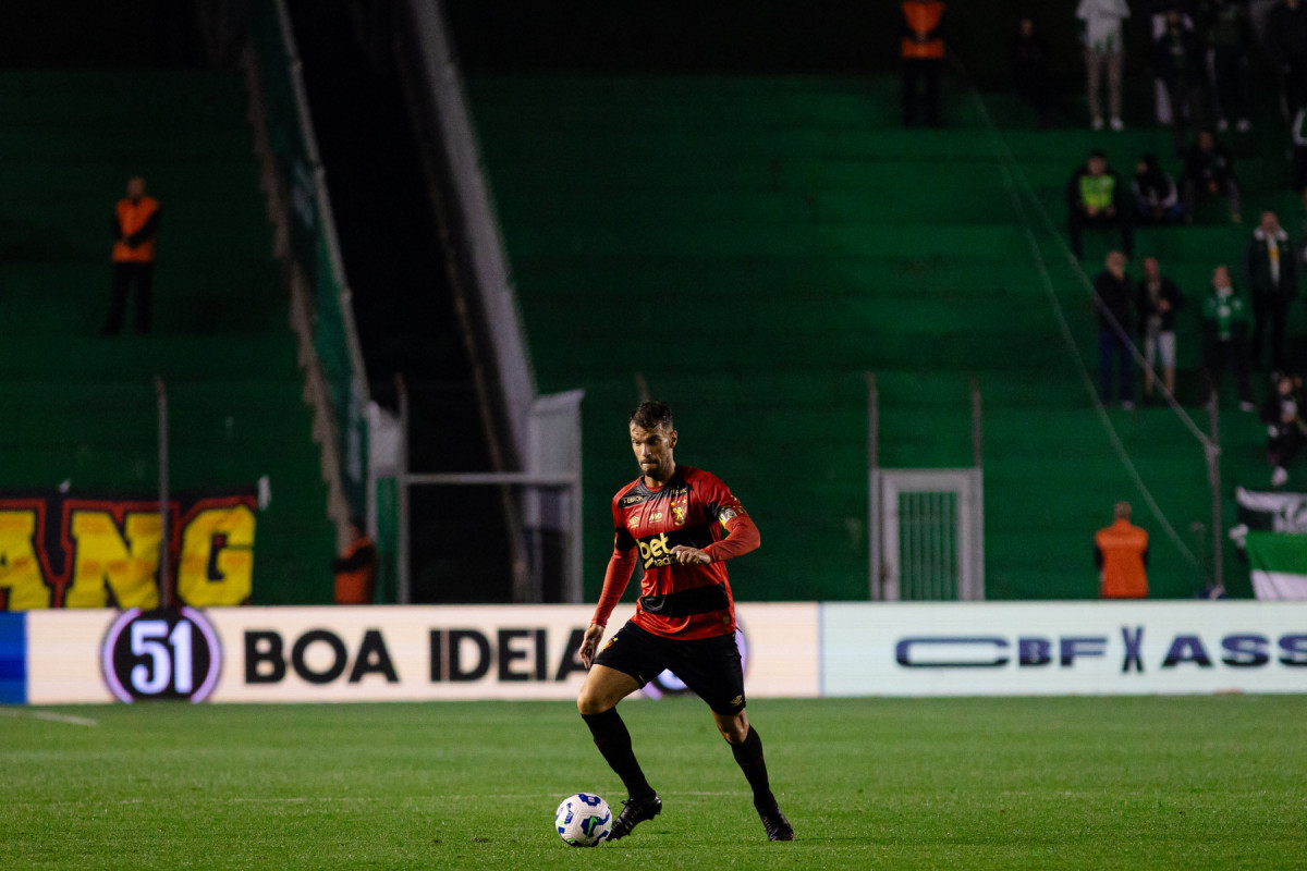 Zagueiro Rafael Thyere em ação contra o Juventude (Paulo Paiva/Sport Recife) Zagueiro Rafael Thyere em ação contra o Juventude/Paulo Paiva/Sport Recife