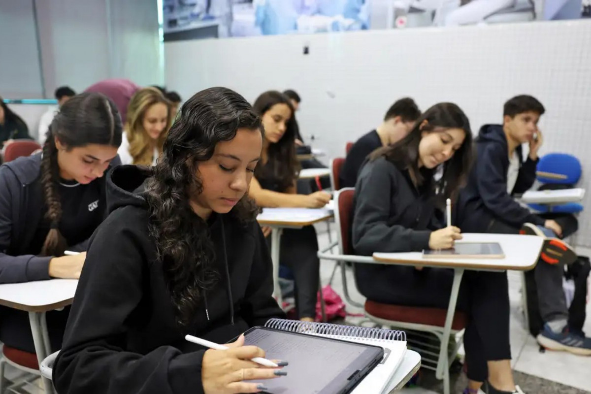 Neste ano, o MEC oferece 112.168 vagas para o Fies, sendo 67.301 no primeiro semestre e 44.867 na segunda metade do ano (Foto: José Cruz/Agência Brasil) Neste ano, o MEC oferece 112.168 vagas para o Fies, sendo 67.301 no primeiro semestre e 44.867 na segunda metade do ano/Foto: José Cruz/Agência Brasil