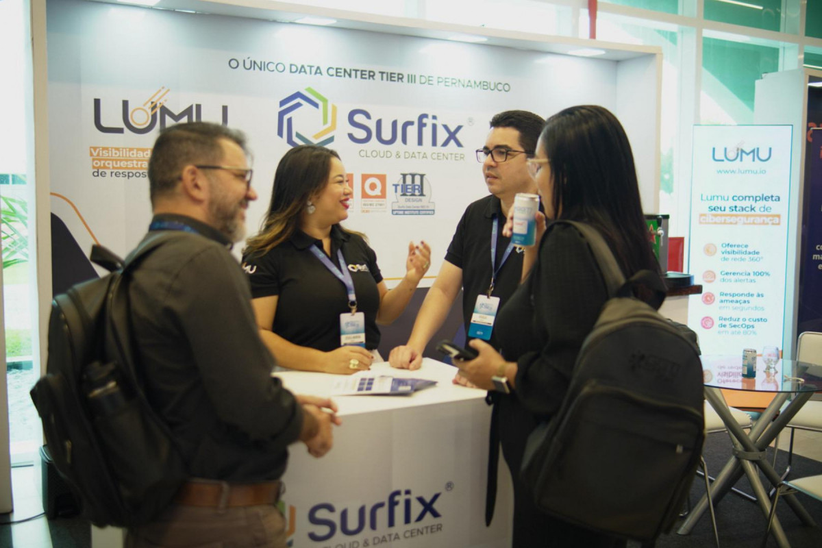 No estande da Surfix Cloud & Data Center, os participantes podiam interagir com os gestores e executivos da empresa enquanto descobriam as suas novas soluções (Francisco Silva/DP) No estande da Surfix Cloud & Data Center, os participantes podiam interagir com os gestores e executivos da empresa enquanto descobriam as suas novas soluções/Francisco Silva/DP