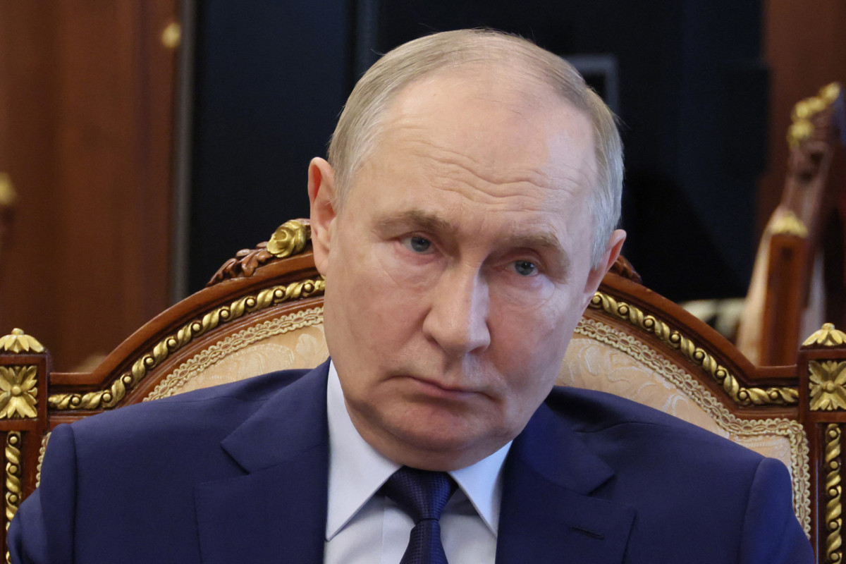 Nesta fotografia de piscina distribuída pela agência estatal russa Sputnik, o presidente russo, Vladimir Putin, realiza uma reunião sobre questões sociais em Moscou em 14 de julho de 2025. (Foto de Mikhail METZEL / POOL / AFP) ( AFP) Nesta fotografia de piscina distribuída pela agência estatal russa Sputnik, o presidente russo, Vladimir Putin, realiza uma reunião sobre questões sociais em Moscou em 14 de julho de 2025. (Foto de Mikhail METZEL / POOL / AFP)/ AFP