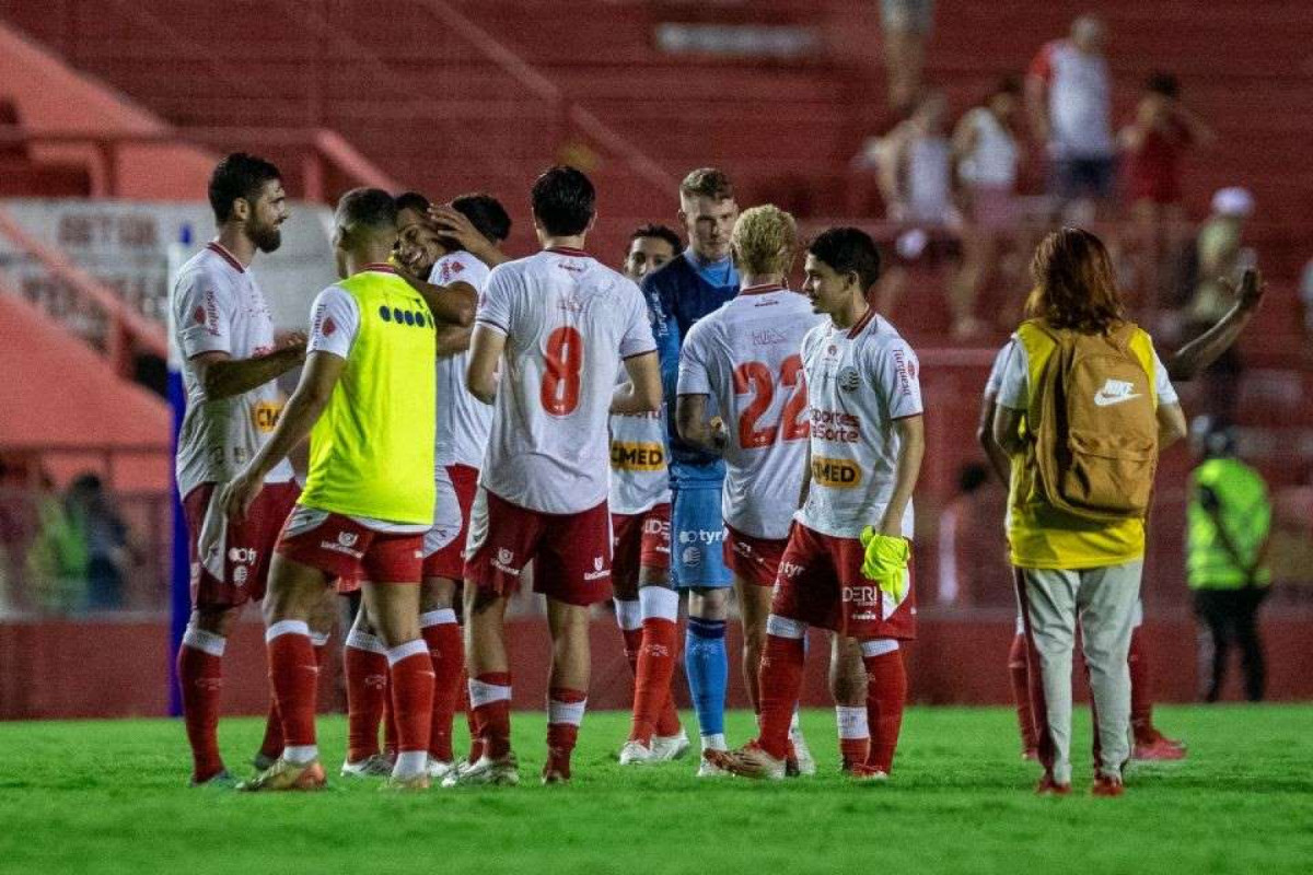 Elenco do Náutico após jogo pela Série C (Rafael Vieira / DP Foto) Elenco do Náutico após jogo pela Série C/Rafael Vieira / DP Foto