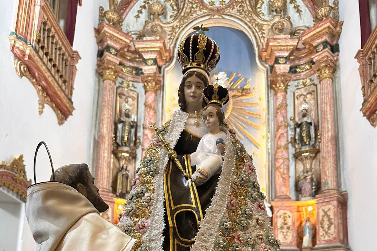 Novo manto da imagem peregrina de Nossa Senhora do Carmo