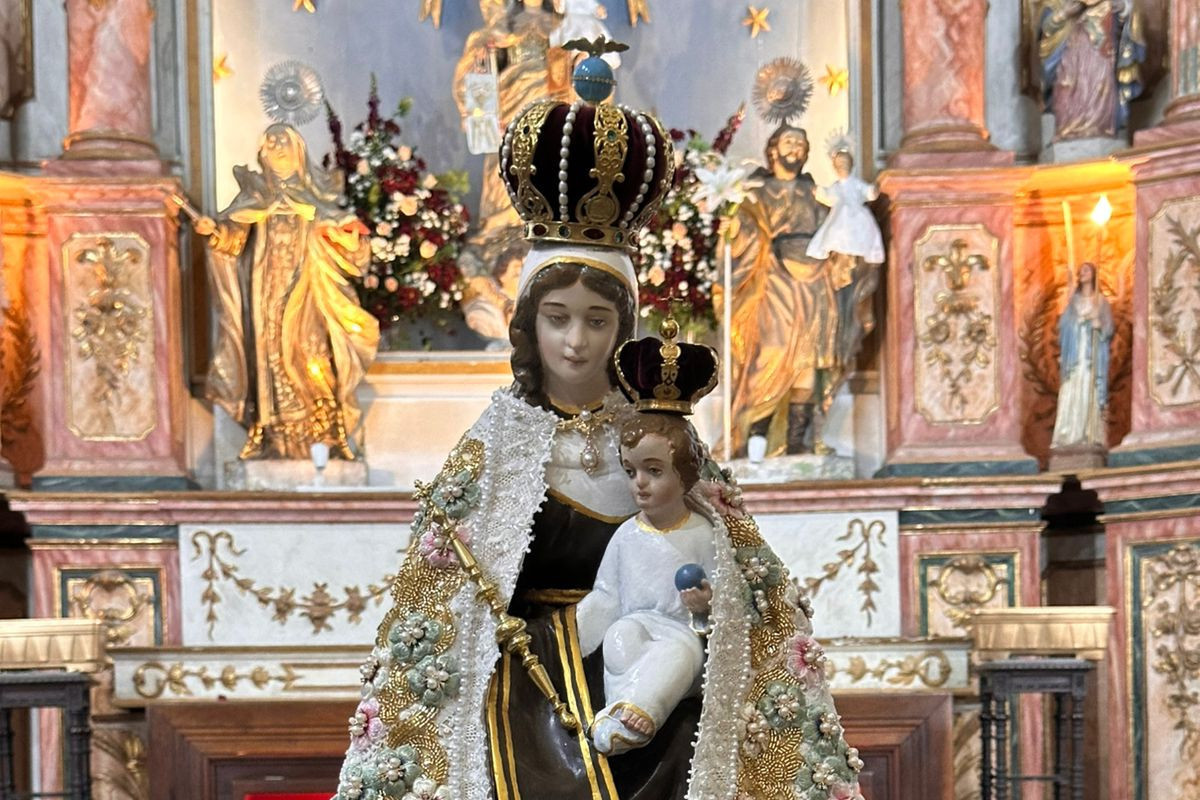 Novo manto da imagem peregrina de Nossa Senhora do Carmo