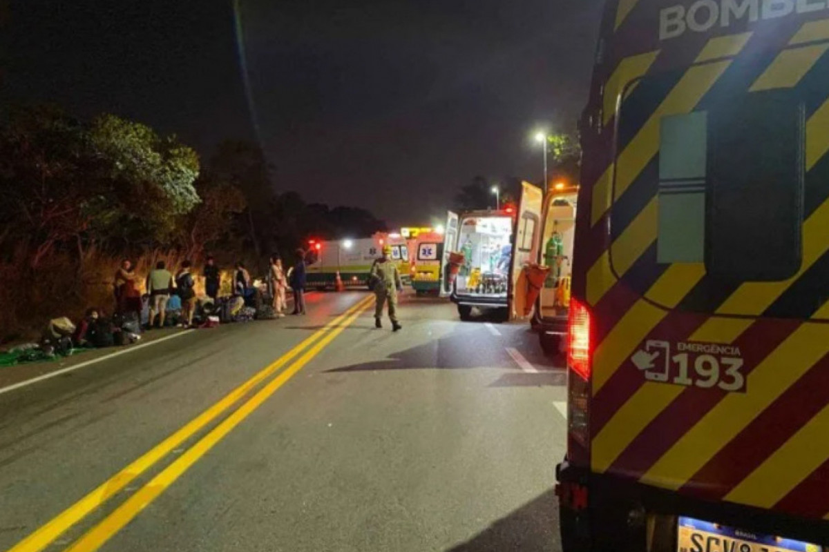Acidente com dois ônibus de estudantes deixa mortos em Goiás (Foto: Divulgação/Corpo de Bombeiros de Goiás) Acidente com dois ônibus de estudantes deixa mortos em Goiás /Foto: Divulgação/Corpo de Bombeiros de Goiás