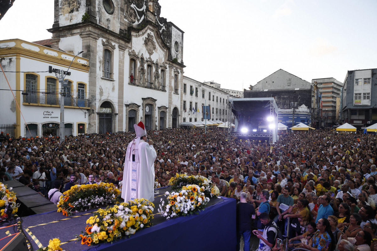 Multidão assistiu à missa presidida pelo arcebispo (Crys Viana/DP) Multidão assistiu à missa presidida pelo arcebispo/Crys Viana/DP