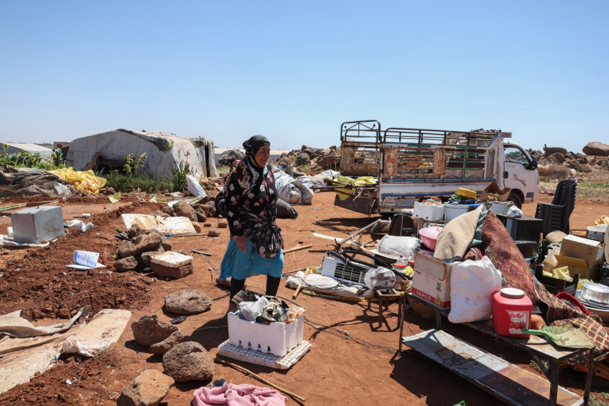  Bedouin residents dismantle their camp in the vicinity of the Druze al-Mazraa village in Syria's southern Sweida gvernorate on July 17, 2025, as they prepare to leave for safer areas amid ongoing clashes. The southern Sweida province has been gripped by deadly sectarian bloodshed since July 13, with hundreds reportedly killed in clashes pitting Druze fighters against Sunni Bedouin tribes and the army and its allies. 