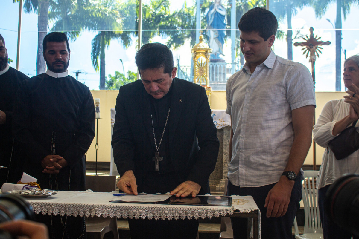 Cerimônia para assinatura da ordem de serviço para restauração da imagem de Nossa Senhora da Conceição, no Santuário