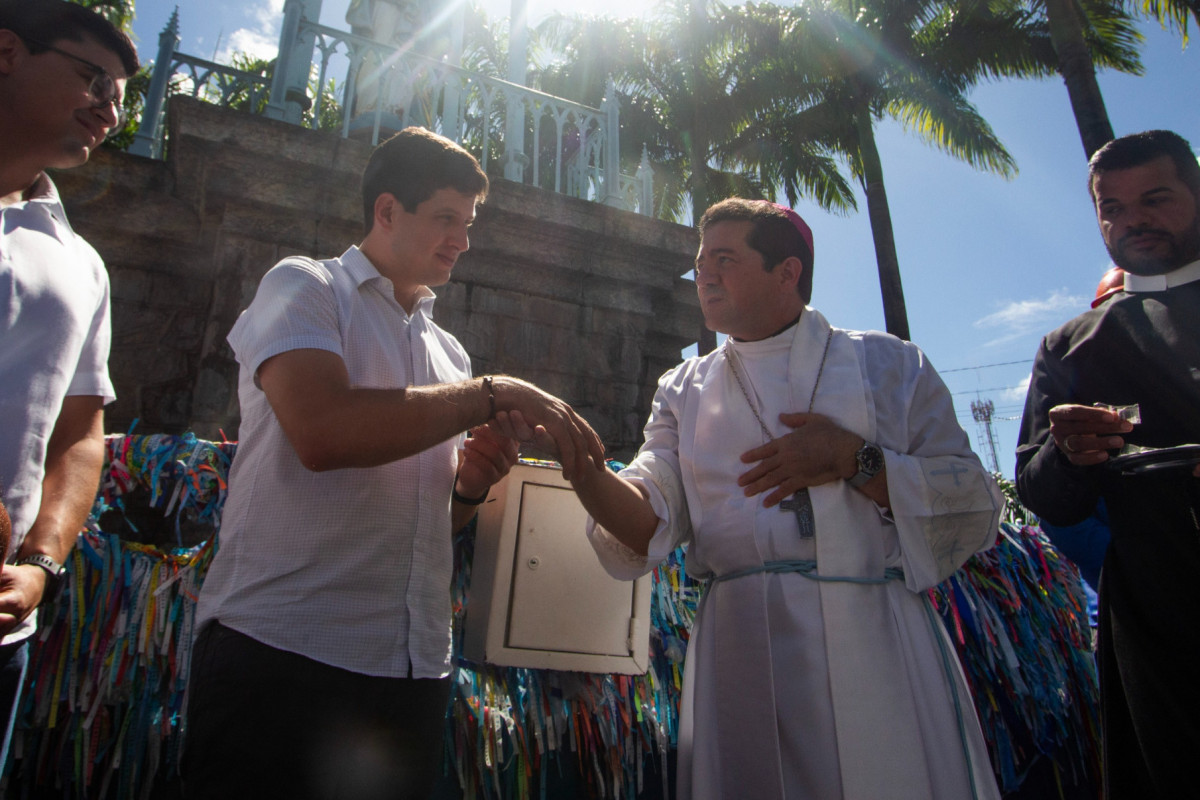 Cerimônia para assinatura da ordem de serviço para restauração da imagem de Nossa Senhora da Conceição, no Santuário