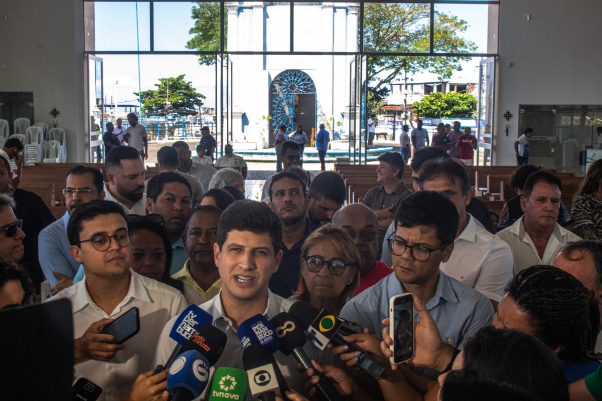 Cerimônia para assinatura da ordem de serviço para restauração da imagem de Nossa Senhora da Conceição, no Santuário, com Prefeito João Campos