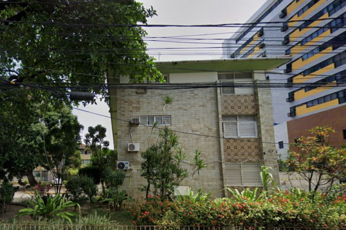 De acordo com relatos dos vizinhos, a invasão do imóvel teria acontecido pela parte de trás do condomínio