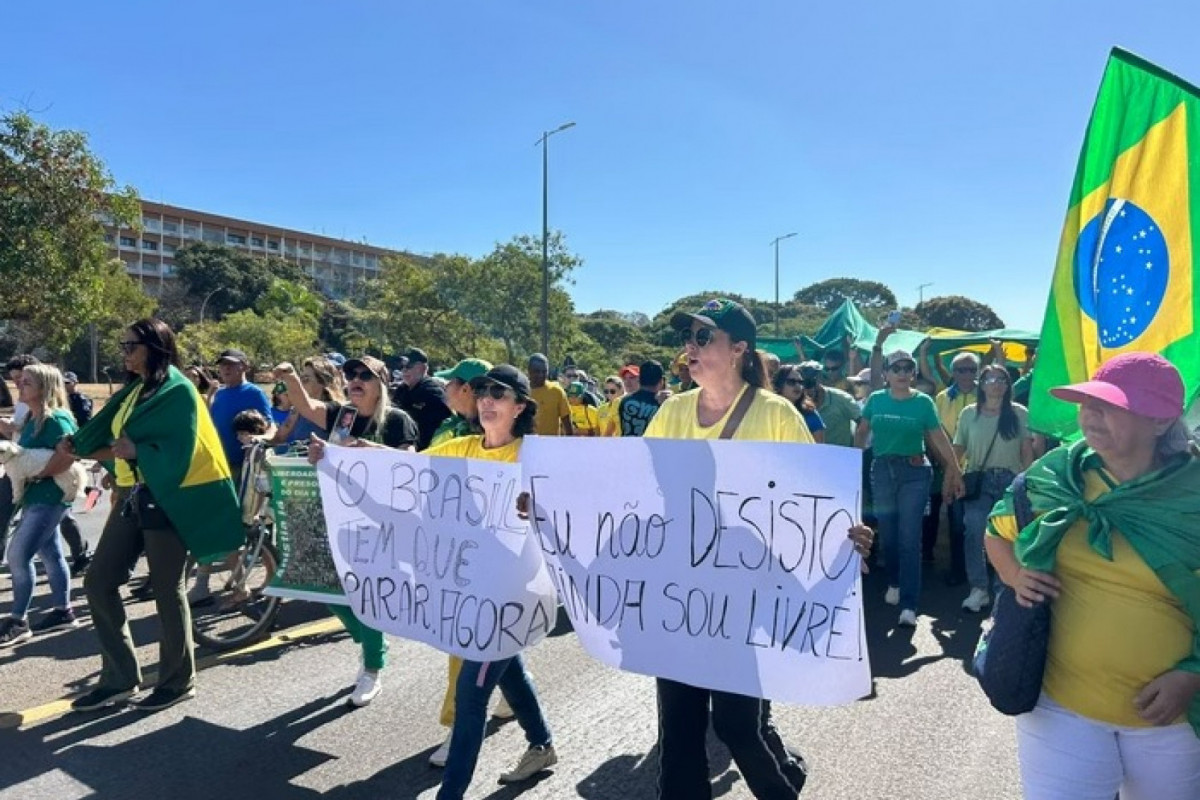 Os manifestantes começaram a se concentrar às 9h da manhã em frente ao Banco Central/Luciana Saravia/Metrópoles