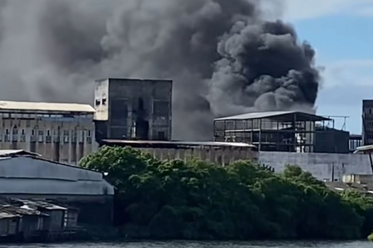 Incêndio atinge estabelecimento no bairro da Boa Vista, no Recife