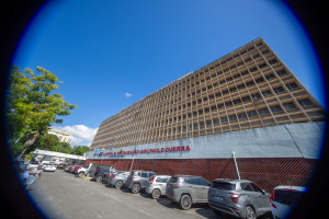 Recife, PE, 21/07/2025 - HR CRIANÇA BALEADA - Imagens do HR e dos familiares da criança baleada.