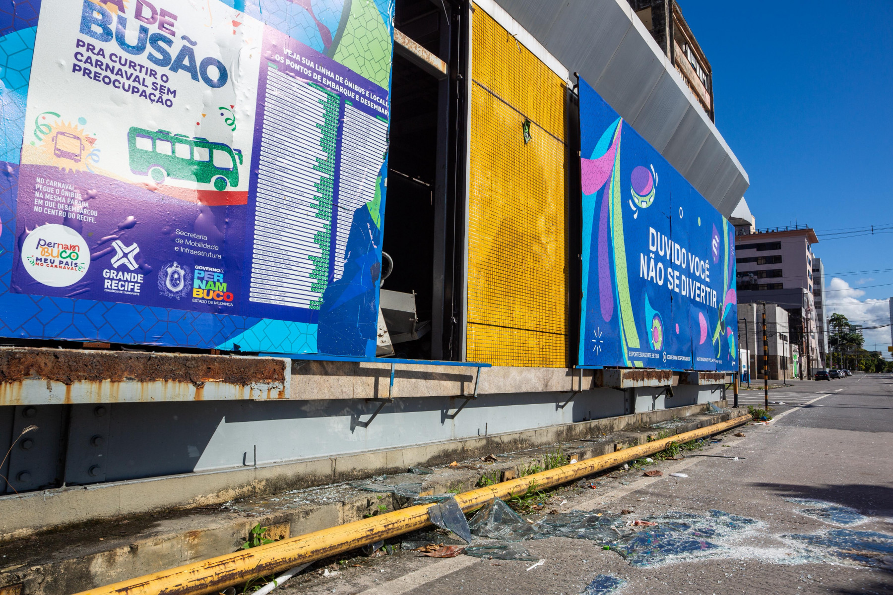Sinais de vandalismo apareceram na manhã desta segunda (21)