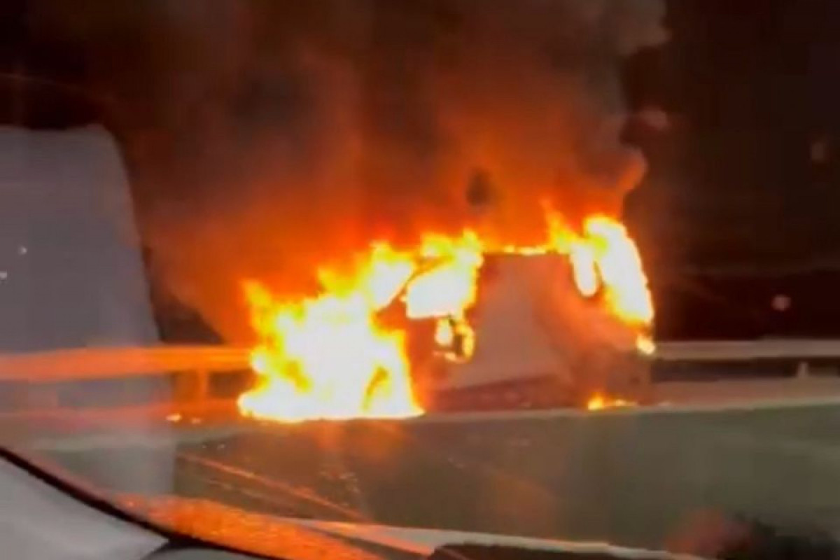 Ambulância pega fogo em viaduto na BR-232, no Recife
(Reprodução/redes sociais) Ambulância pega fogo em viaduto na BR-232, no Recife
/Reprodução/redes sociais