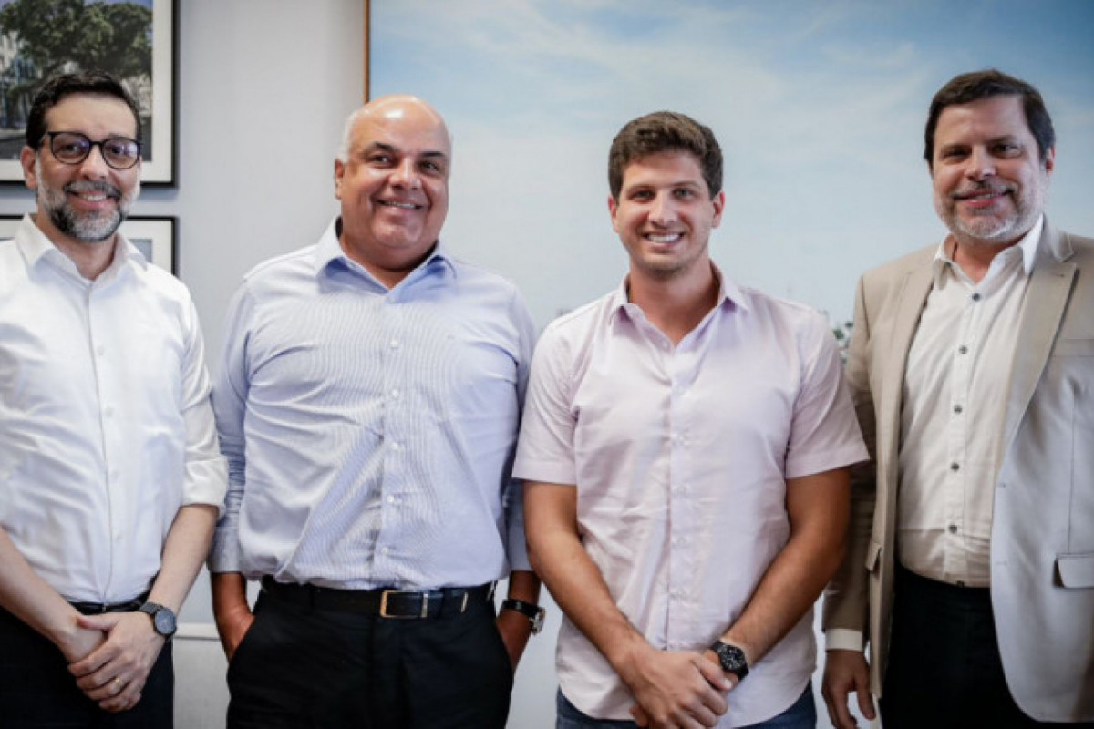 Prefeito do Recife entre os presidentes de Náutico, Sport e Santa Cruz (Edson Holanda/Prefeitura do Recife) Prefeito do Recife entre os presidentes de Náutico, Sport e Santa Cruz /Edson Holanda/Prefeitura do Recife