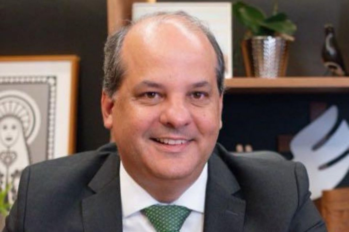 O advogado especialista em Direito do Trabalho e Previdência, Rômulo Saraiva, lança seu livro "Fraudes no INSS" nesta quinta (24), na Livraria Jaqueira, no Bairro do Recife