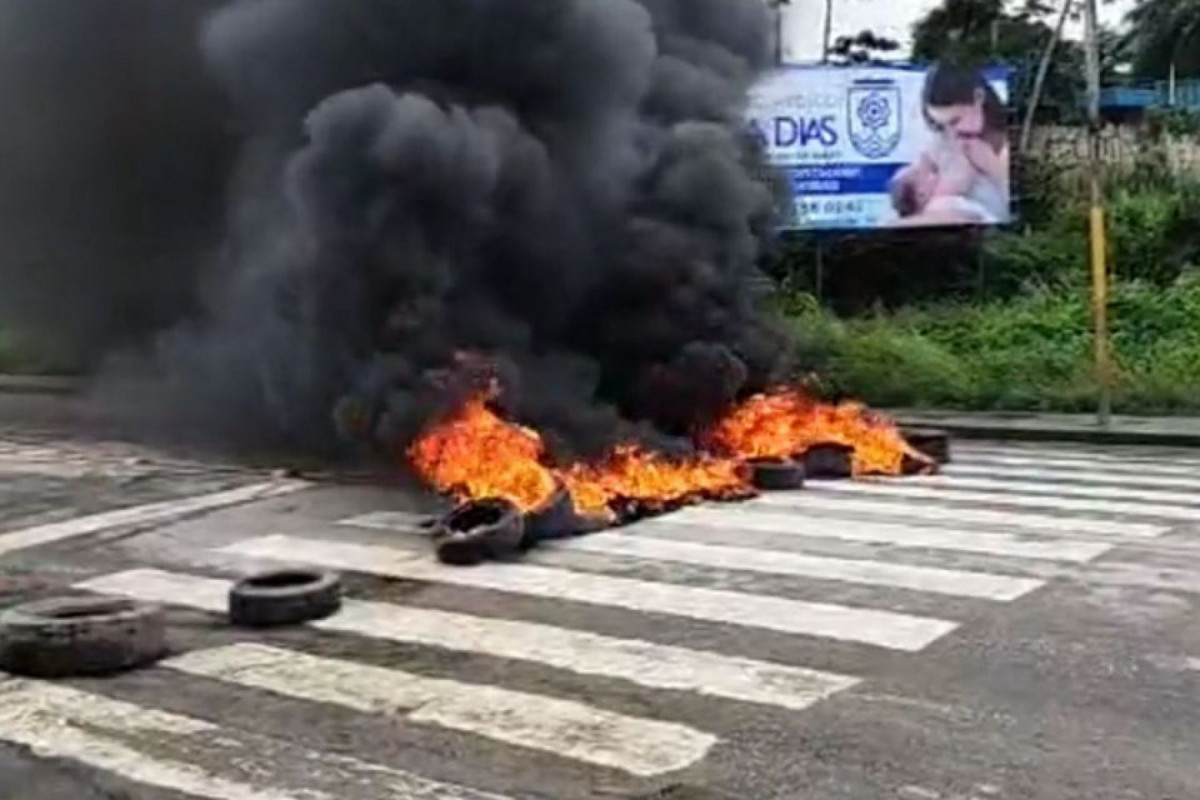 Familiares e amigos de jovens desaparecidos realizam protesto em Camaragibe
(Reprodução/redes sociais) Familiares e amigos de jovens desaparecidos realizam protesto em Camaragibe
/Reprodução/redes sociais