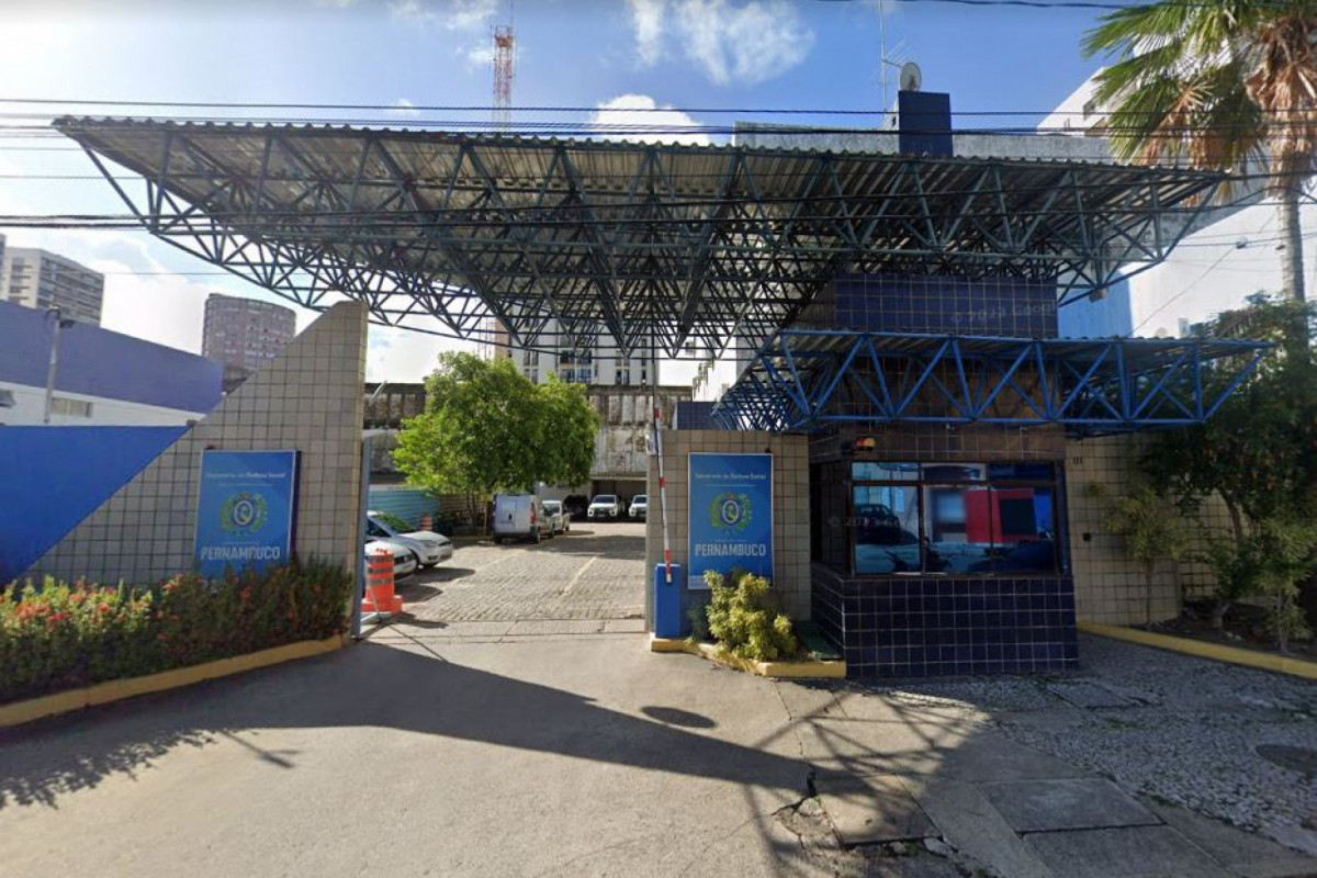 a Corregedoria Geral da SDS considerou o sargento incapaz de continuar integrando o Corpo de Bombeiros Militar de Pernambuco (PMPE), e o expulsou da corporação.
(Foto: Reprodução/Google Street View) a Corregedoria Geral da SDS considerou o sargento incapaz de continuar integrando o Corpo de Bombeiros Militar de Pernambuco (PMPE), e o expulsou da corporação.
/Foto: Reprodução/Google Street View
