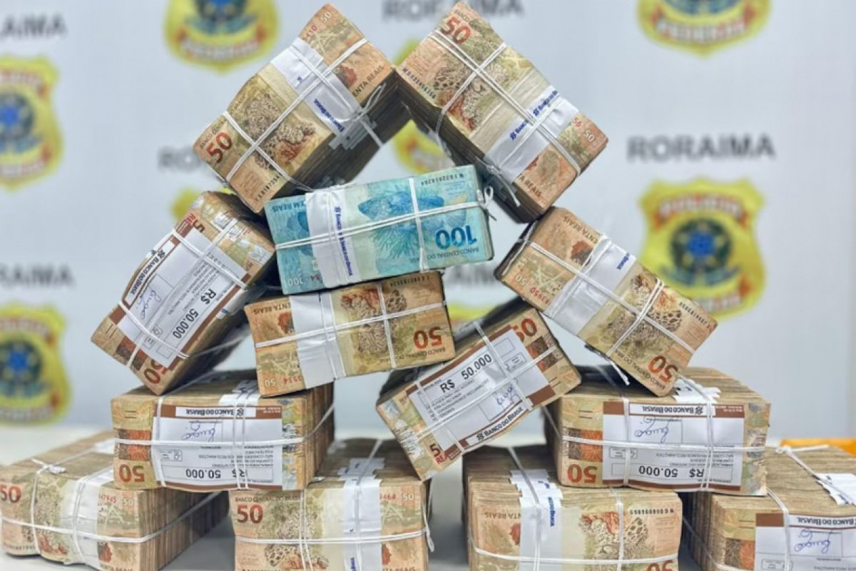 A PF apreendeu R$ 700 mil em dinheiro vivo (Divulgação/PF) A PF apreendeu R$ 700 mil em dinheiro vivo/Divulgação/PF