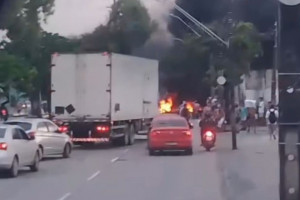 Os dois sentidos da via ficaram interditados 